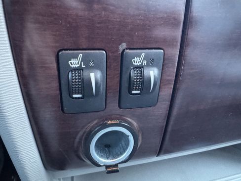 Used 2012 Toyota Sienna XLE image 29