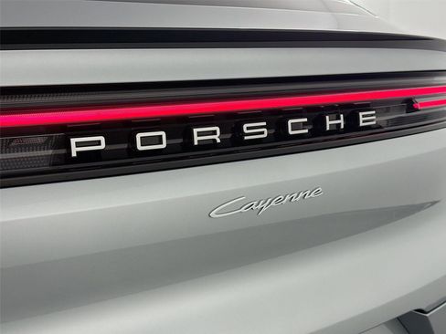 Used 2026 Porsche Cayenne Coupe AWD/4WD image 17
