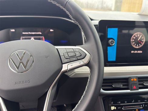 New 2026 Volkswagen Taos SE image 17