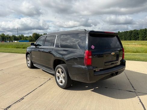 Used 2018 Chevrolet Suburban LS AWD/4WD image 4