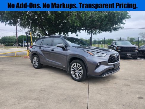 Used 2022 Toyota Highlander Platinum AWD/4WD image 1