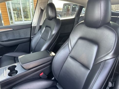 Used 2022 Tesla Model Y Long Range image 22