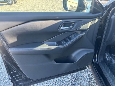 Used 2025 Nissan Rogue SV image 20