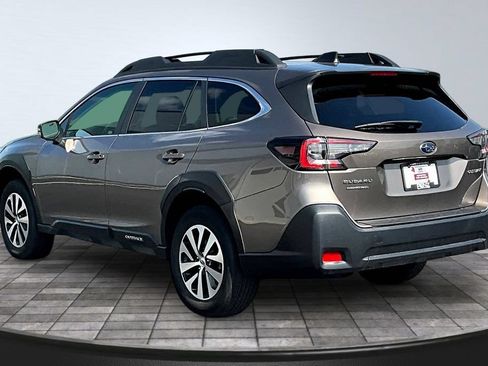 Used 2024 Subaru Outback Premium AWD/4WD image 4