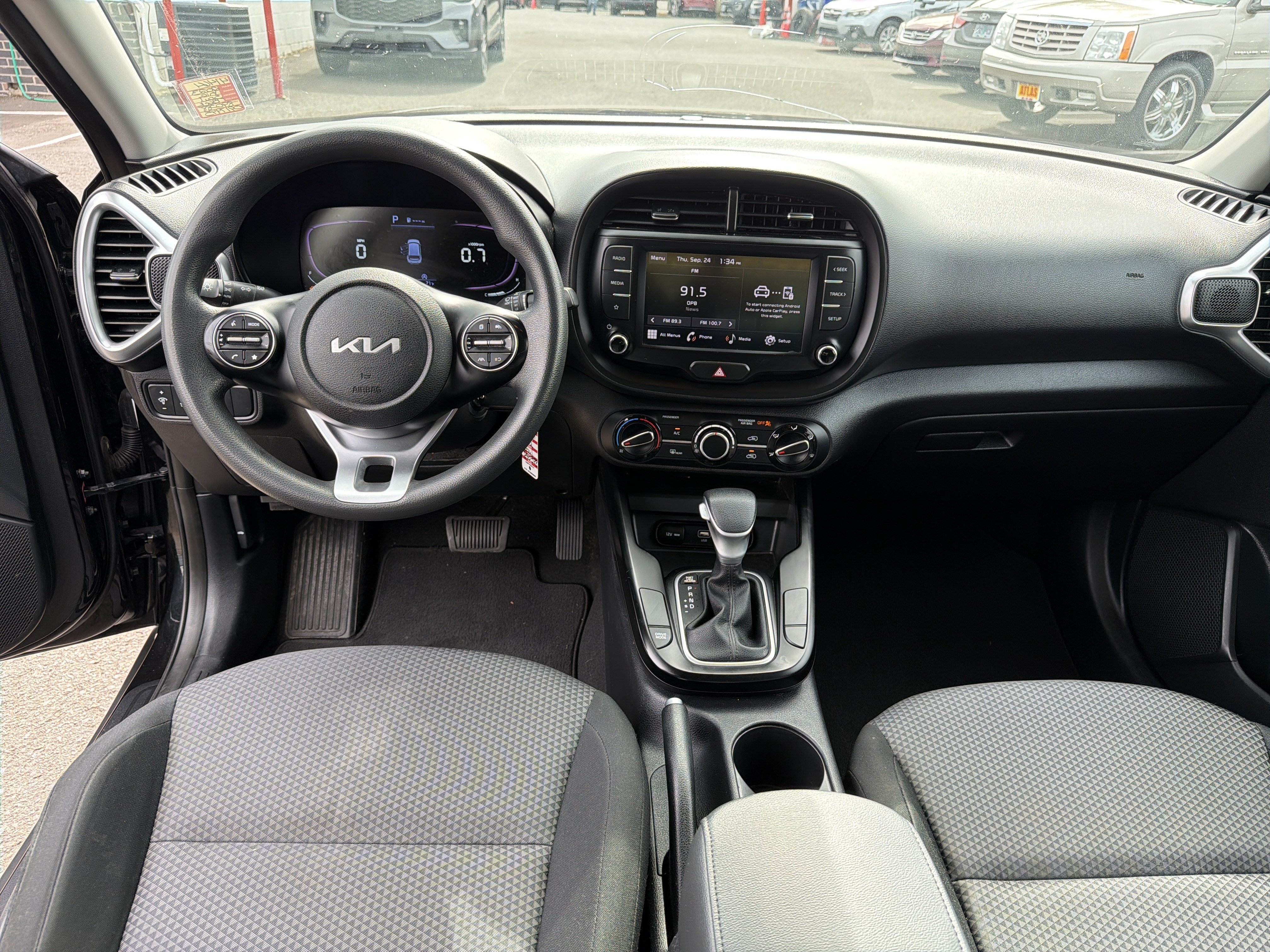 Used 2023 Kia Soul LX FWD image 11