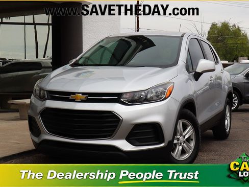 Used 2020 Chevrolet Trax LS FWD image 1