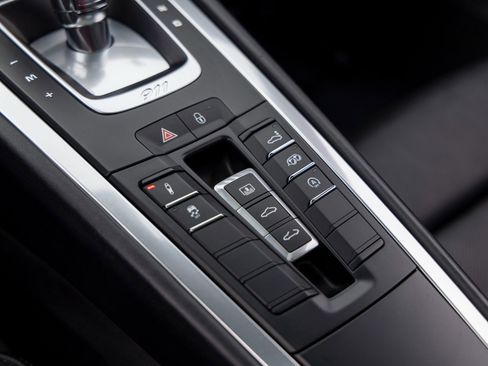 Certified 2017 Porsche 911 Carrera 4S image 39