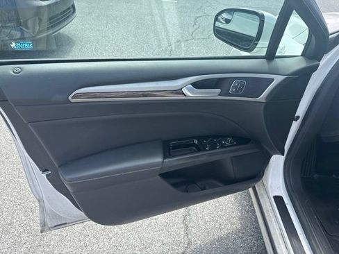Used 2013 Ford Fusion Energi SE FWD image 17