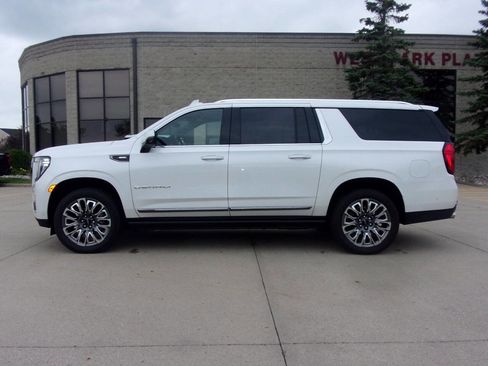 Used 2024 GMC Yukon XL Denali Ultimate image 1