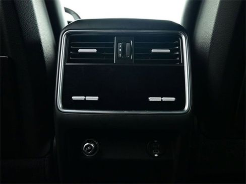 Used 2020 Porsche Cayenne S image 19