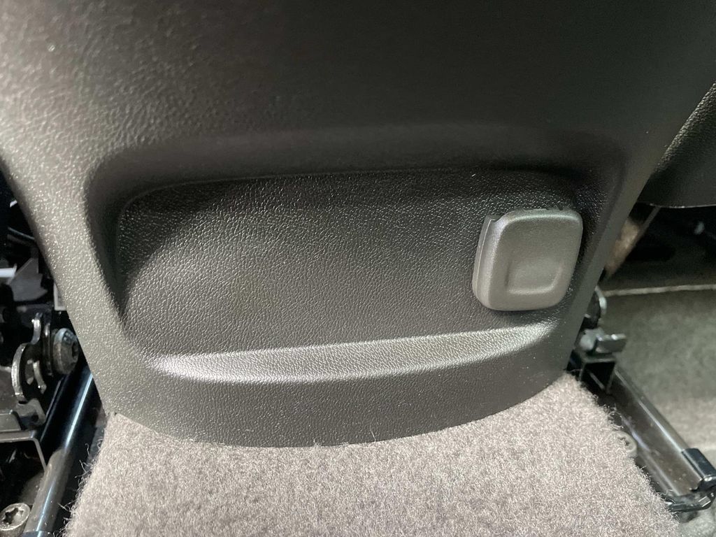 Used 2025 Chevrolet Malibu LT FWD image 13