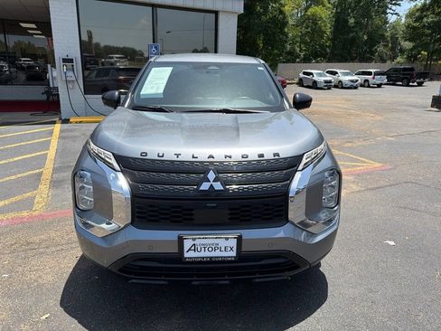 Used 2024 Mitsubishi Outlander SE Black Edition FWD image 3