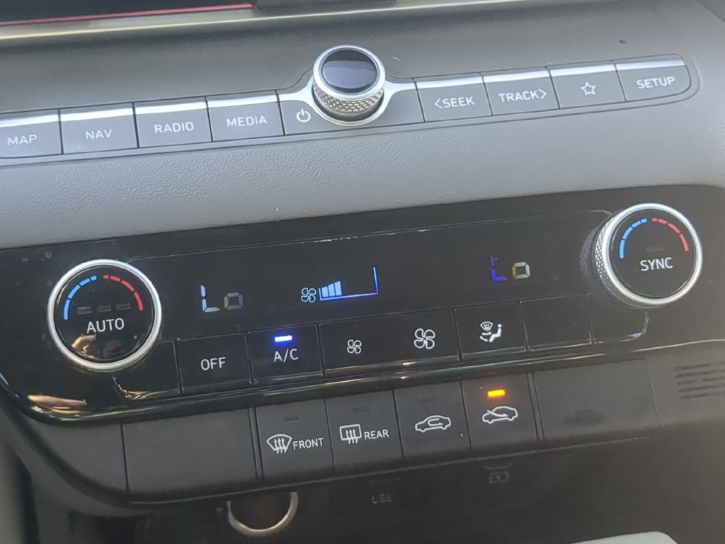 Used 2024 Hyundai Elantra SEL FWD image 19