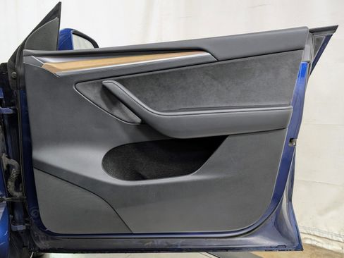 Used 2023 Tesla Model Y Long Range image 25