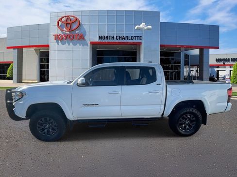 Used 2023 Toyota Tacoma SR5 w/ Technology Package image 7