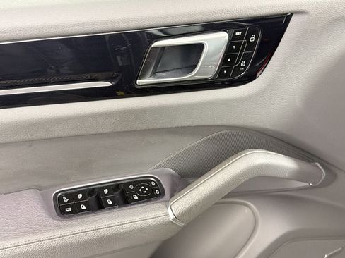 Used 2021 Porsche Cayenne E-Hybrid AWD/4WD image 23