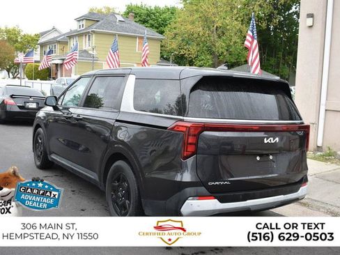 Used 2025 Kia Carnival FWD image 8