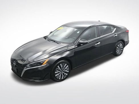 Used 2025 Nissan Altima 2.5 SV image 21