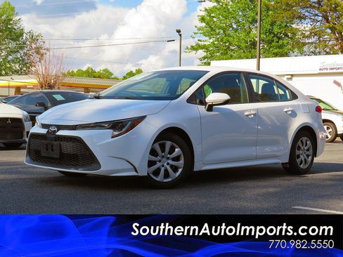 Used 2021 Toyota Corolla LE FWD image 1
