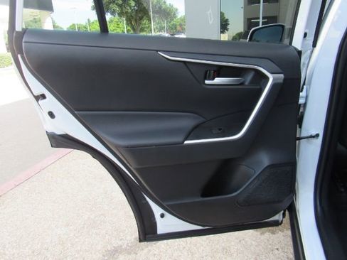 Used 2025 Toyota RAV4 XLE image 18