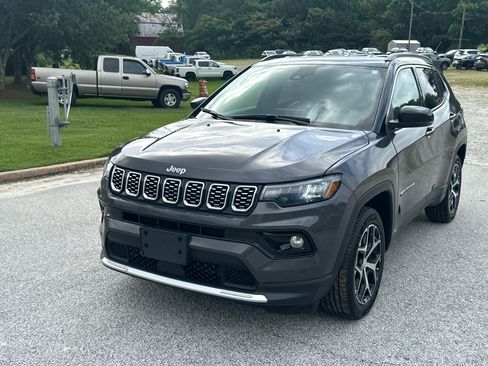 Used 2024 Jeep Compass Limited AWD/4WD image 1
