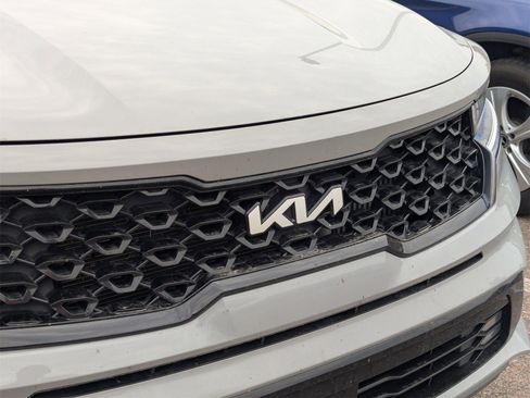Used 2023 Kia Sorento EX w/ Panoramic Sunroof Package image 4