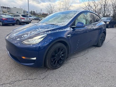 Used 2021 Tesla Model Y Long Range image 1