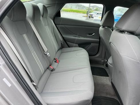 Used 2022 Hyundai Elantra SEL w/ Convenience Package FWD image 10