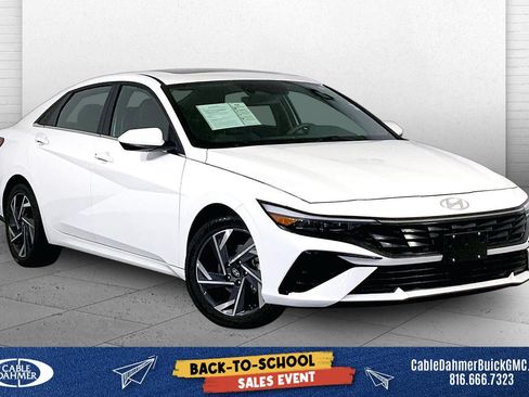 Used 2025 Hyundai Elantra SEL FWD image 1
