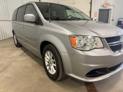 Used 2015 Dodge Grand Caravan SXT FWD image 10