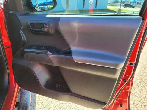 Used 2021 Toyota Tacoma SR w/ SR Convenience Package image 9