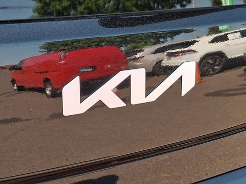 Used 2025 Kia Soul LX FWD image 29
