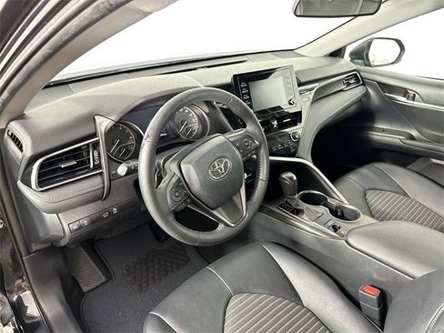 Used 2021 Toyota Camry SE image 17