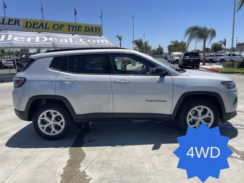 Used 2024 Jeep Compass Latitude AWD/4WD image 9