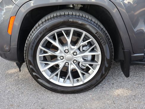 Used 2023 Jeep Grand Cherokee Summit image 11