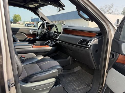 Used 2020 Lincoln Navigator Reserve w/ Luxury Package image 23