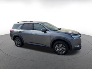 Used 2025 Nissan Pathfinder SV video 2