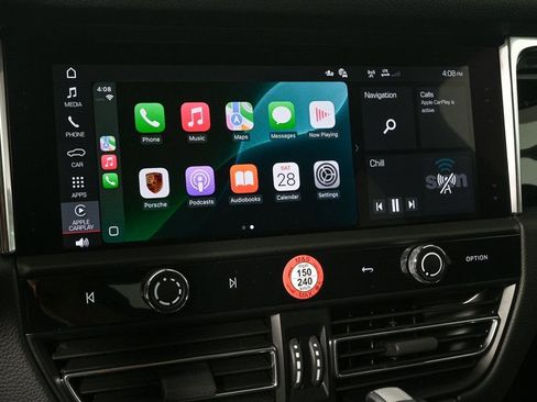 Certified 2025 Porsche Macan image 16