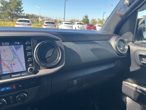 Used 2020 Toyota Tacoma TRD Off-Road w/ TRD Premium Off Road Package AWD/4WD image 27