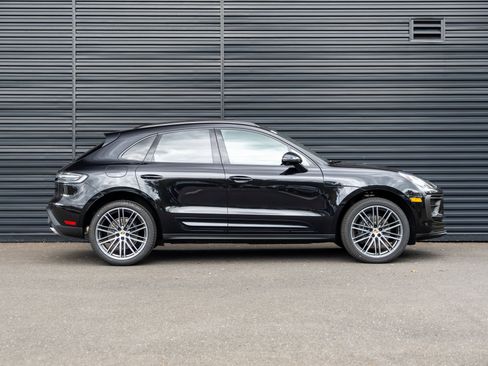 Used 2025 Porsche Macan image 9