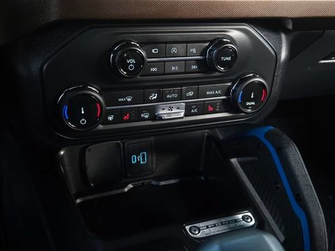 Used 2022 Ford Bronco Outer Banks w/ Sasquatch Package AWD/4WD image 19