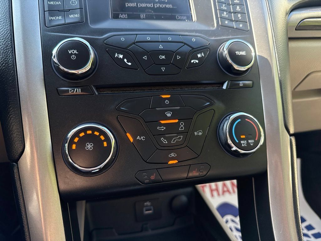 Used 2017 Ford Fusion SE AWD/4WD image 27
