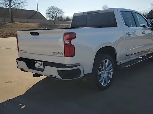 Used 2025 Chevrolet Silverado 1500 High Country w/ High Country Premium Package AWD/4WD image 8