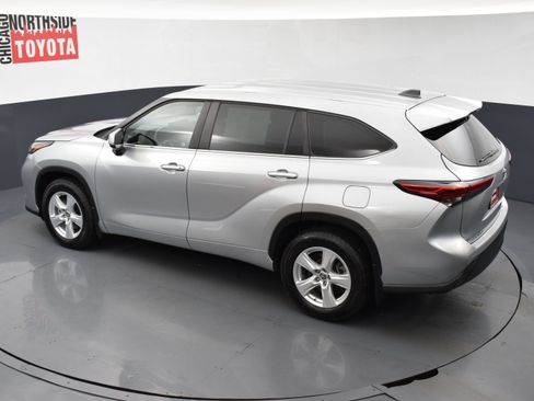 Used 2023 Toyota Highlander LE AWD/4WD image 21