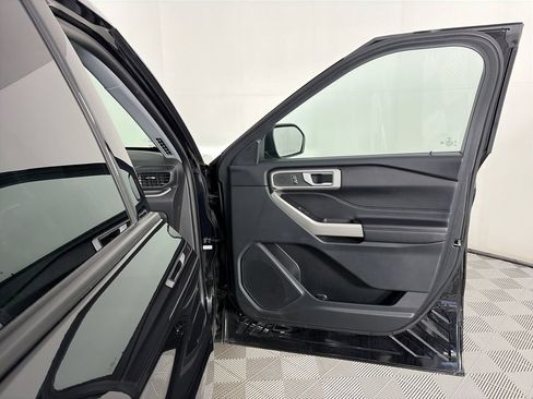 Used 2023 Ford Explorer XLT w/ Equipment Group 202A AWD/4WD image 30