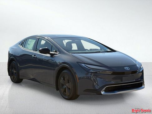 New 2026 Toyota Prius Plug-In Hybrid FWD image 9