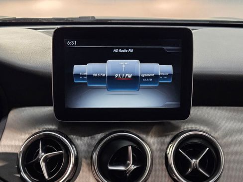 Used 2018 Mercedes-Benz GLA 250 image 16