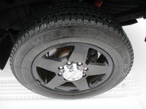 Used 2015 GMC Sierra 2500 Denali w/ Suspension Package, Off-Road image 11