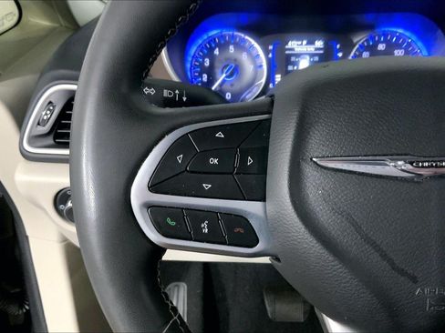Used 2022 Chrysler Voyager LX FWD image 18