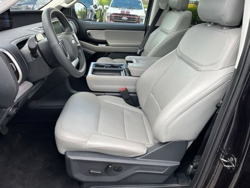 Used 2025 Ford Expedition Active AWD/4WD image 21